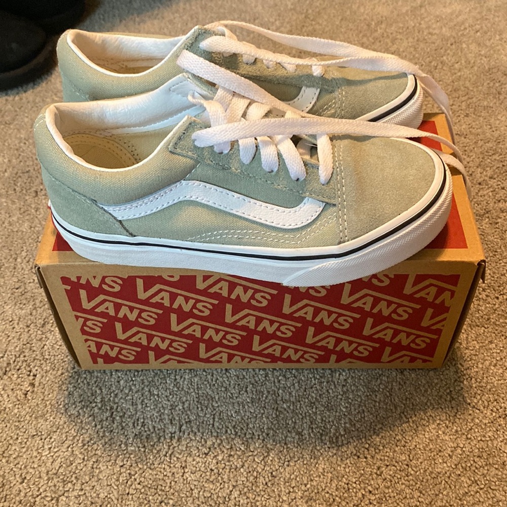 Vans girls shoes BRAND NEW